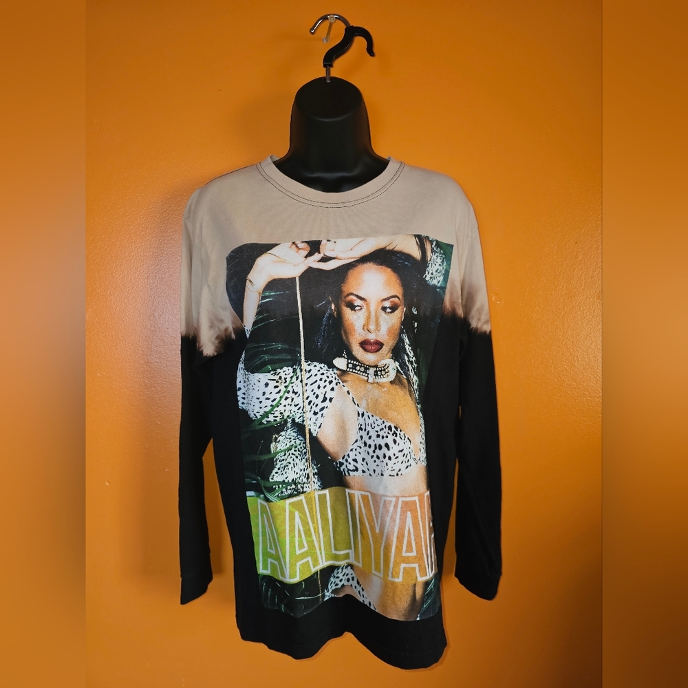 Aaliyah Tie Dye Double Stitch Graphic Scoop Neck Long Sleeve Size Small